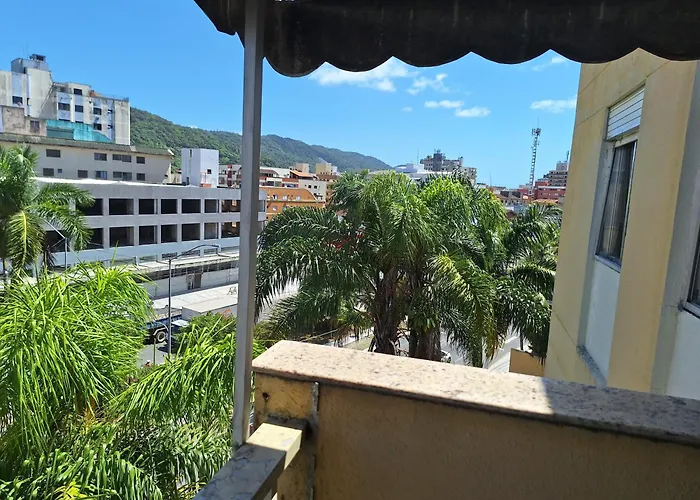 Lindo apto 3 qtos, a 350 mtrs praia da enseada com serviço de praia e portaria 24 hrs próx casa grande hotel, hipermercados, farmácias bancos Guarujá